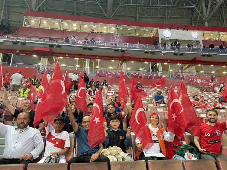 Lösemili çocukların Samsun’da milli maç heyecanı