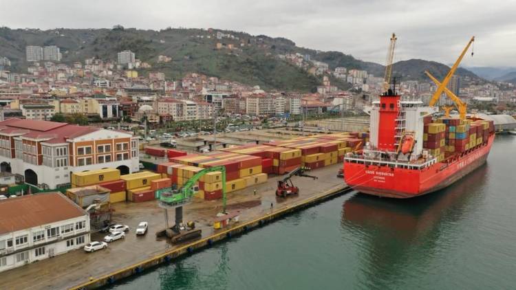 Giresun Limanı'nın Genişlemesi: Tiryaki Holding Başkanı Ahmet Tiryaki, Giresun Limanı'nın Bölgenin En Kapsamlı ve Donanımlı Limanı Olma Hedefine İşaret Etti