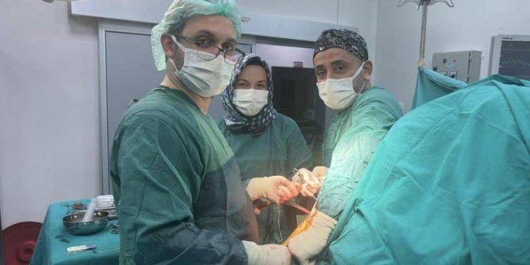 Tirebolu Devlet Hastanesi'nden Tarihi An: Omuz Protezi Operasyonu İlk Kez Gerçekleştirildi