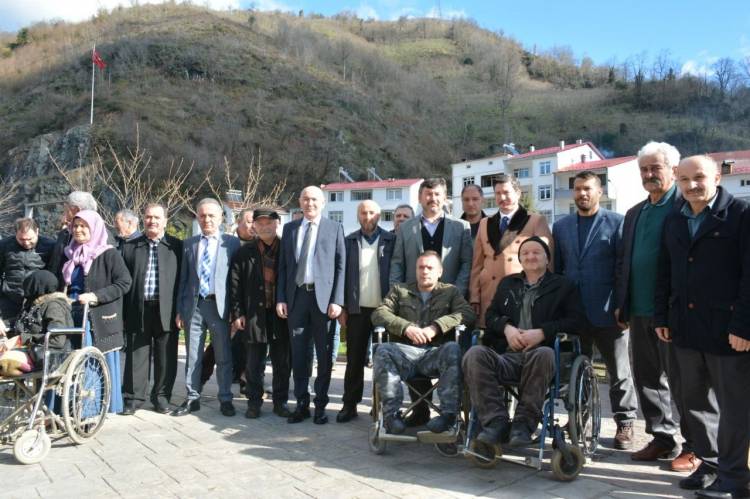 Başkan Çetin, Almanya’dan Gelen Engelli Ekipmanlarını Dağıttı